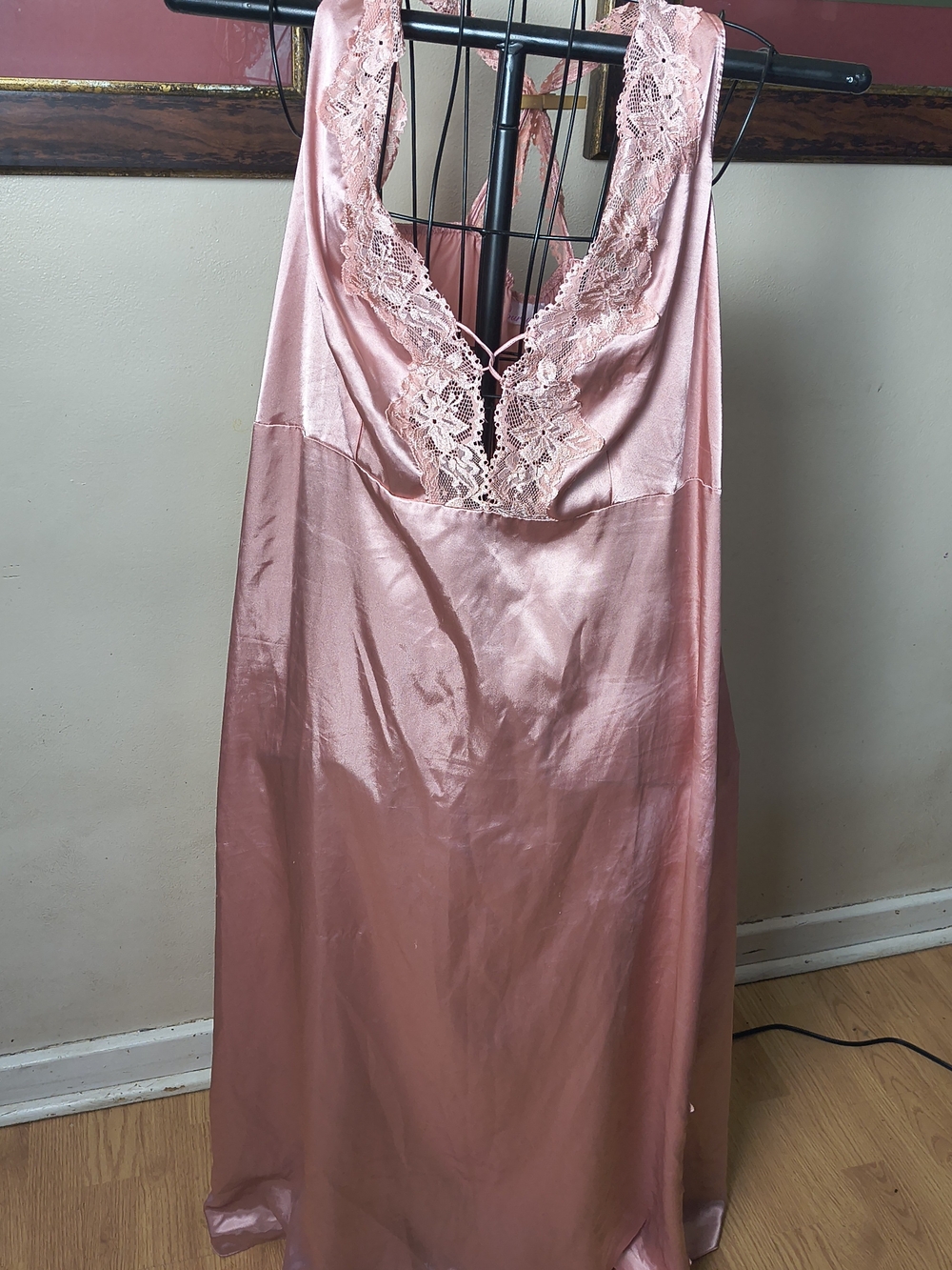 Vintage pink lace satin 2 piece nightgown and robe set